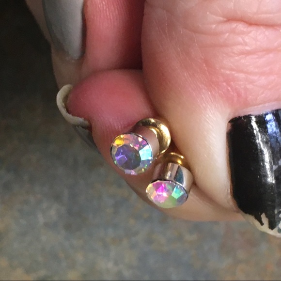 🎈Sale 🎈2 for $10 NWOT summer crystal look gold (color) post earrings - Picture 1 of 6